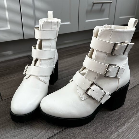 White platform boots - Picture 1 of 4